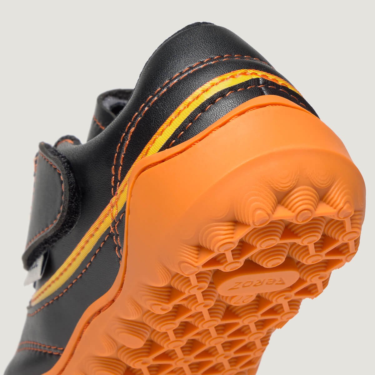 Zapato Feroz Amunt. Zapatilla de futbol barefoot