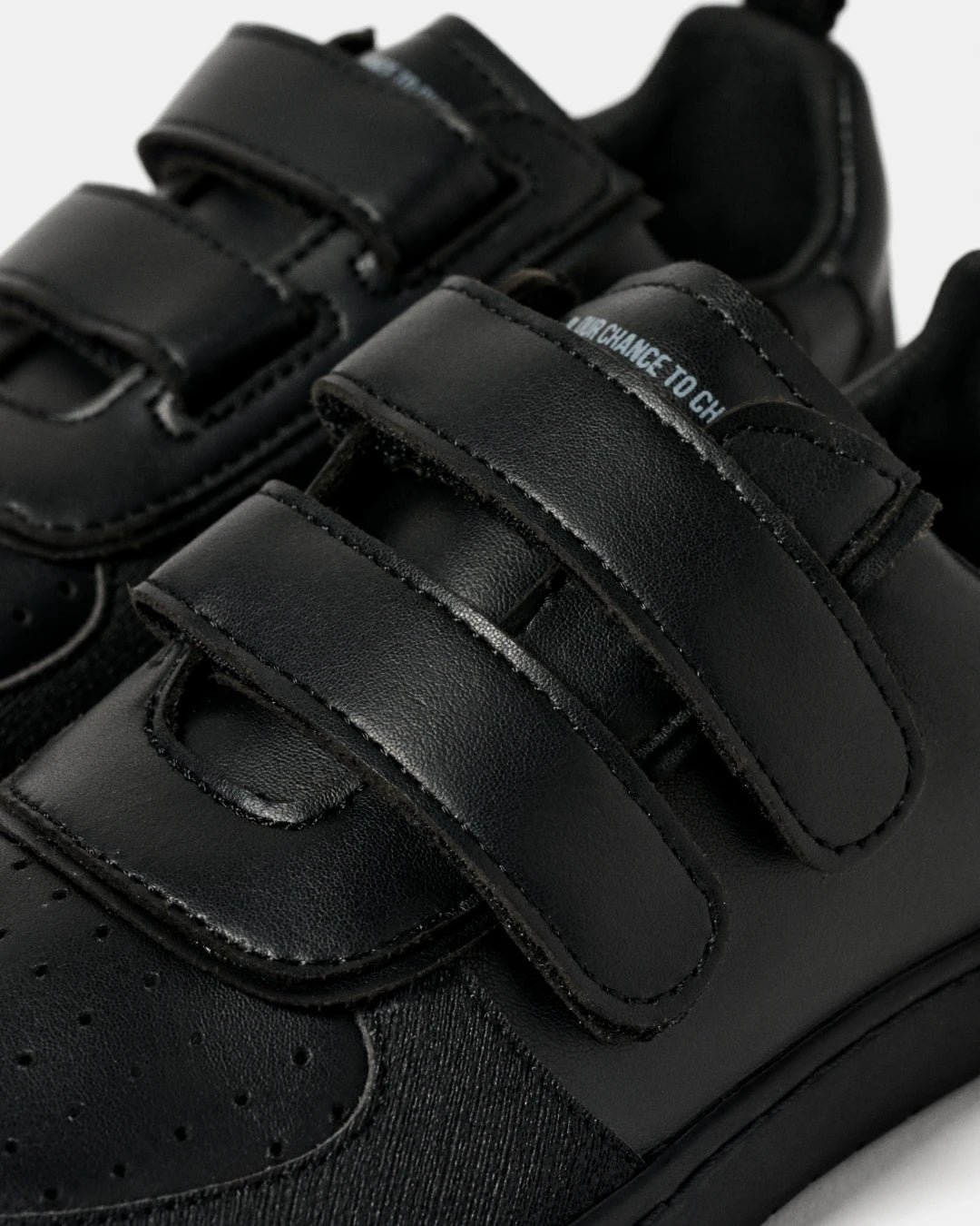 Muris Petra Junior Black vista 2