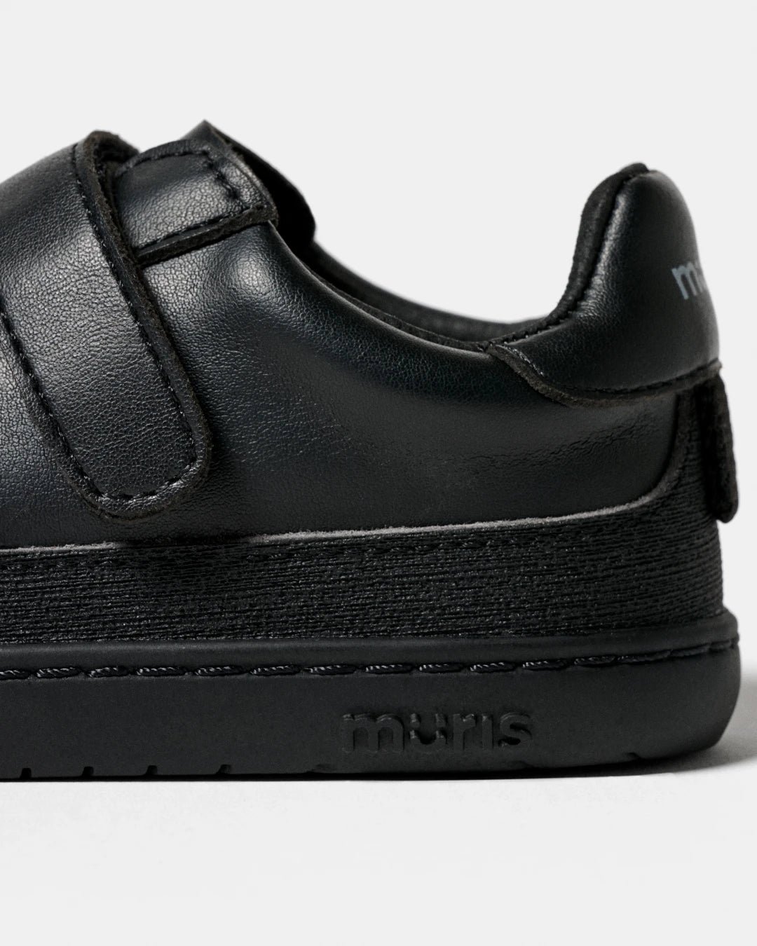 Muris Petra Mini Black vista 4